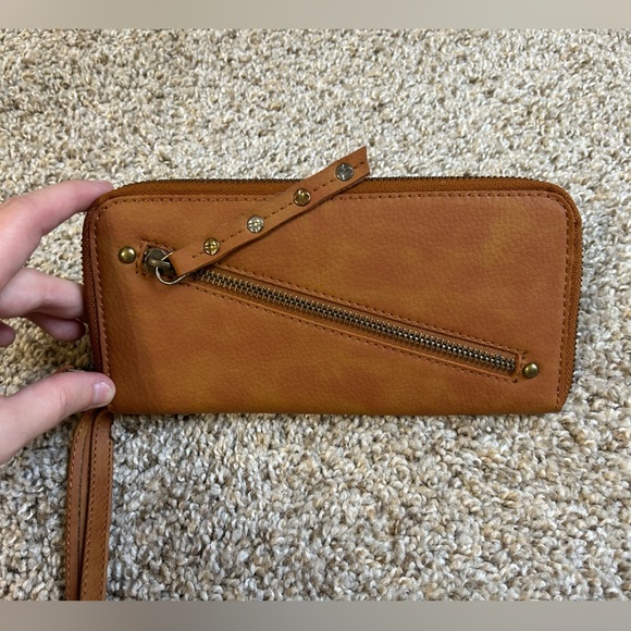 NEW Free People Distressed Vegan Wallet Brown Travel Wristlet Zip Boho Compact - Picture 5 of 11